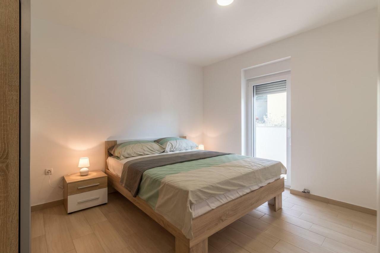 Apartments Mira プーラ エクステリア 写真