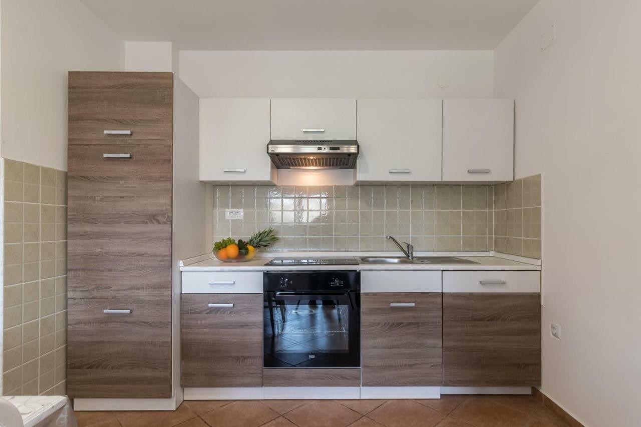Apartments Mira プーラ エクステリア 写真