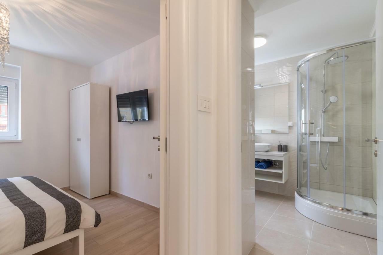Apartments Mira プーラ エクステリア 写真