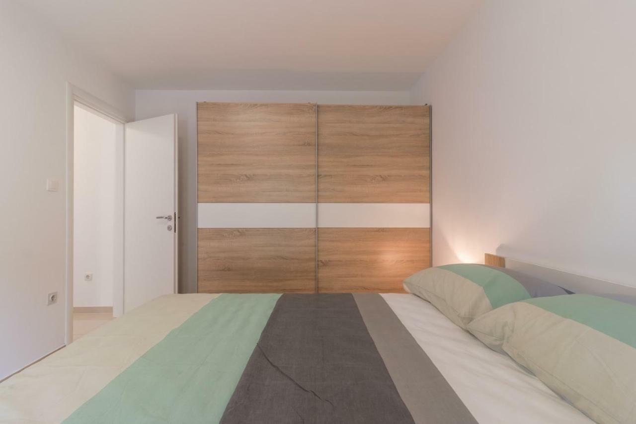 Apartments Mira プーラ エクステリア 写真