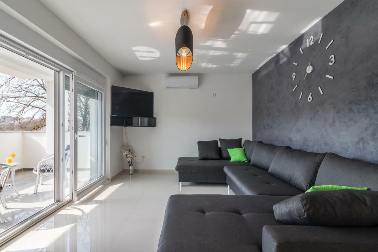 Apartments Mira プーラ エクステリア 写真