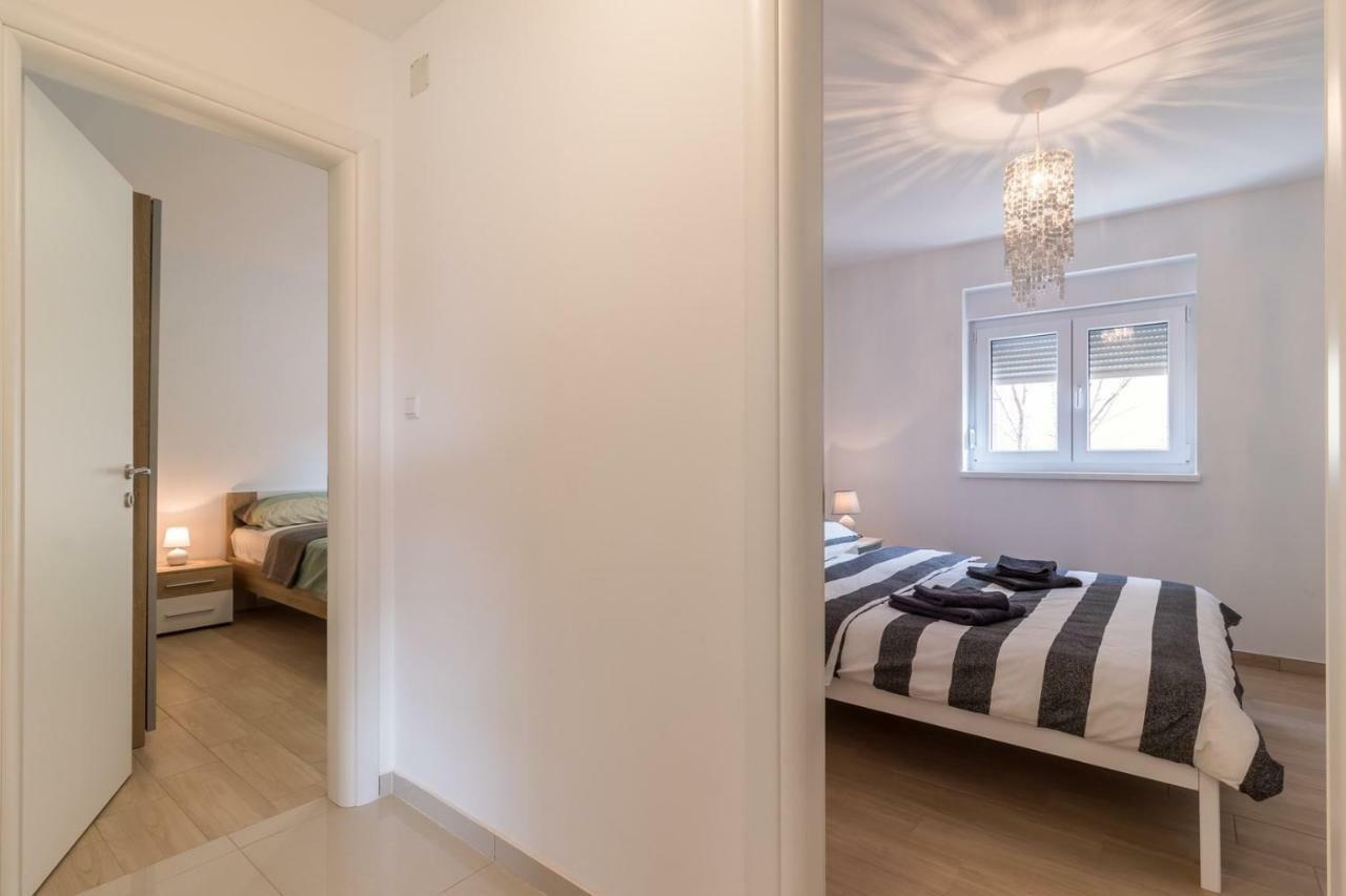 Apartments Mira プーラ エクステリア 写真