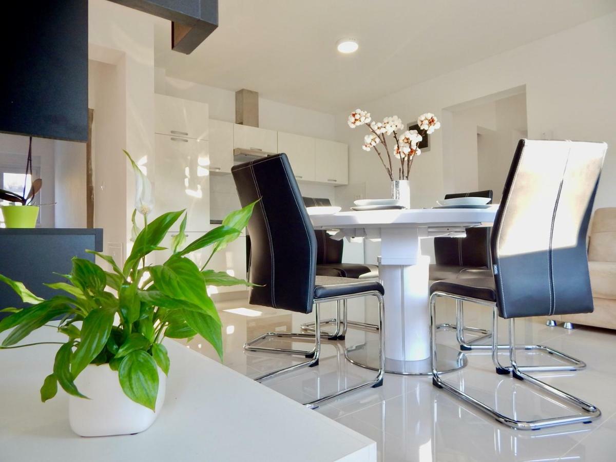 Apartments Mira プーラ エクステリア 写真