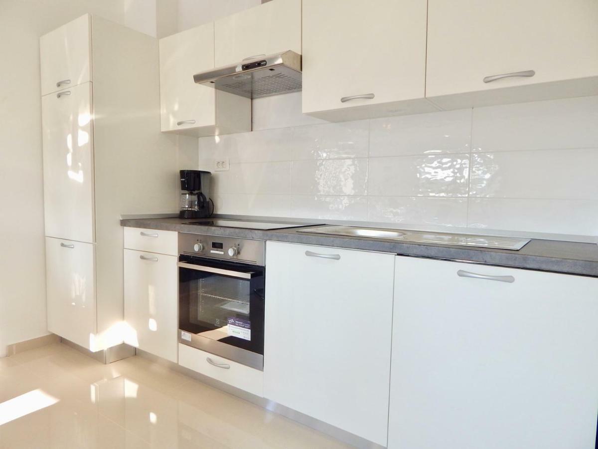Apartments Mira プーラ エクステリア 写真