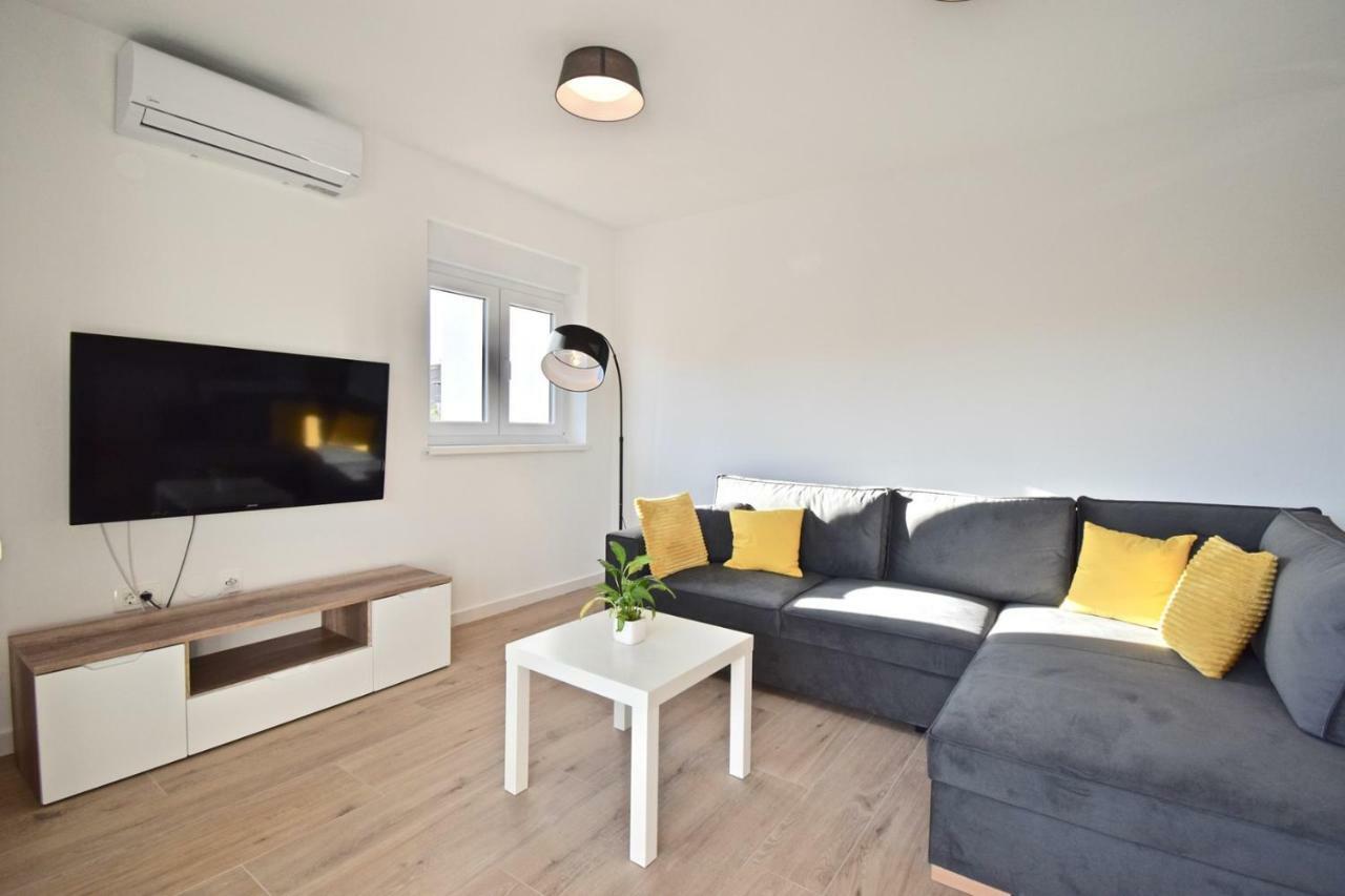 Apartments Mira プーラ エクステリア 写真