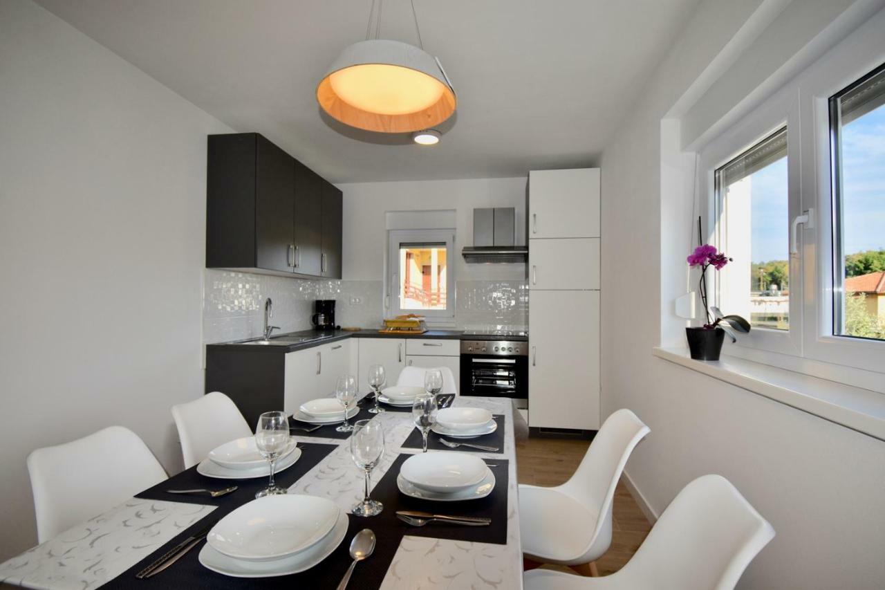 Apartments Mira プーラ エクステリア 写真