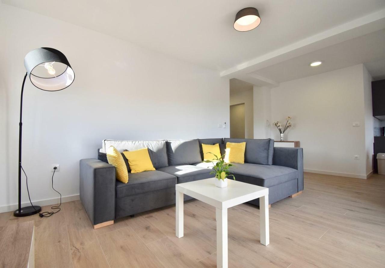 Apartments Mira プーラ エクステリア 写真
