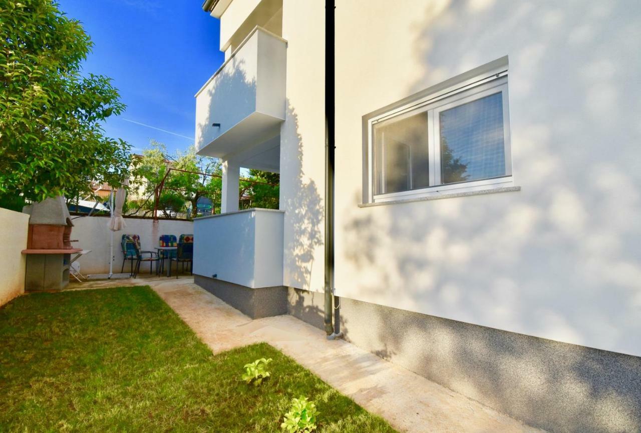 Apartments Mira プーラ エクステリア 写真