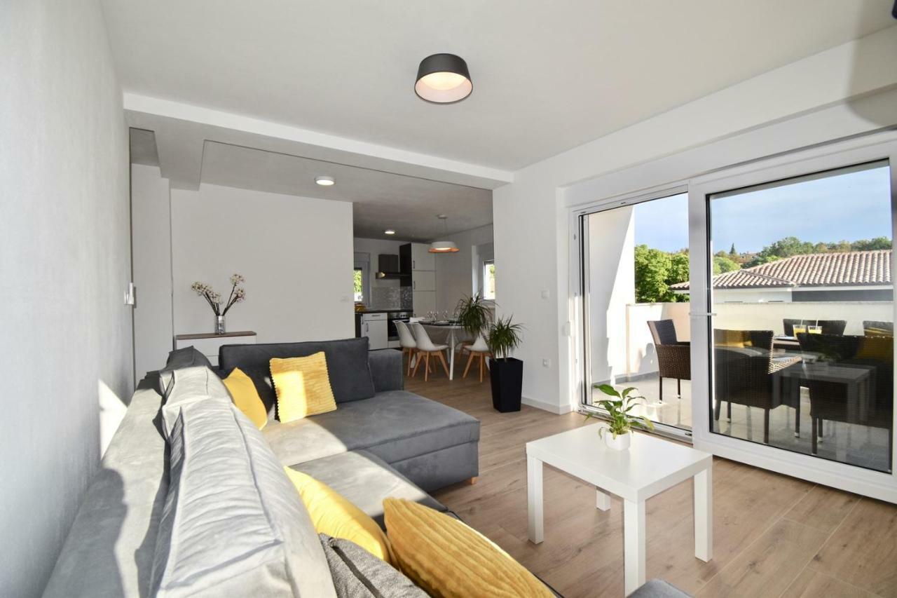 Apartments Mira プーラ エクステリア 写真