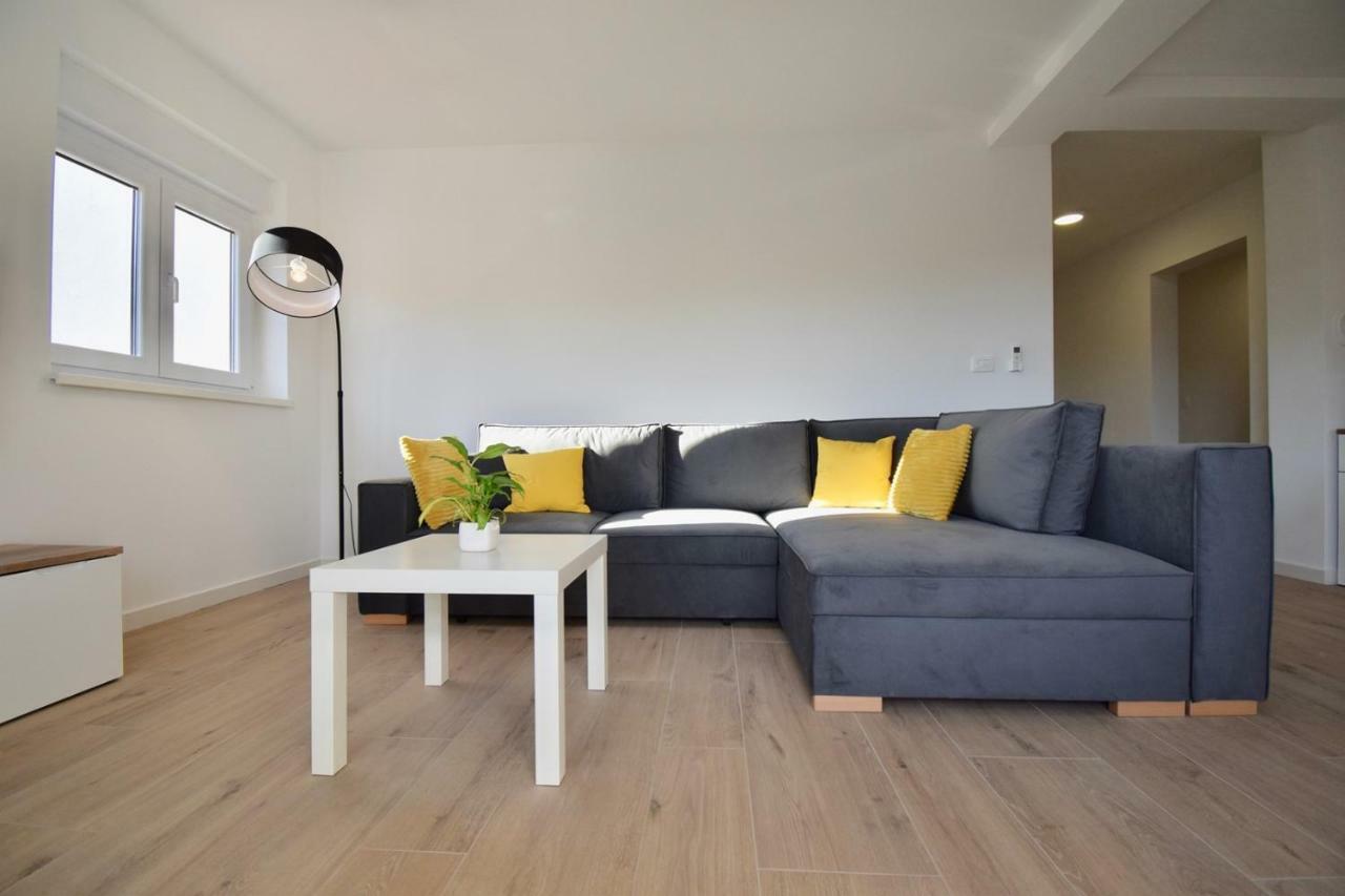 Apartments Mira プーラ エクステリア 写真